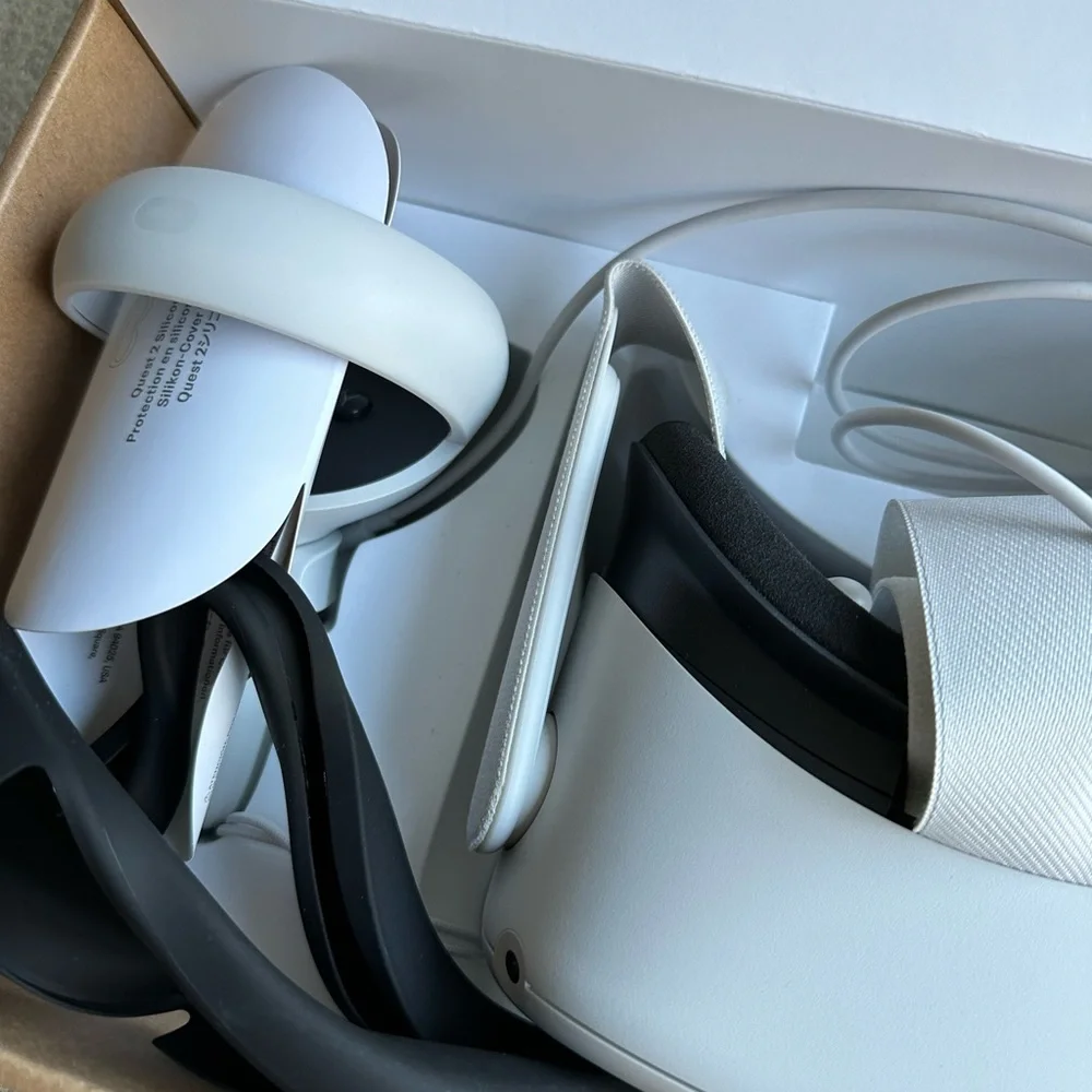 Meta Quest 2 advanced all in 1. Virtual reality headset. 128GB